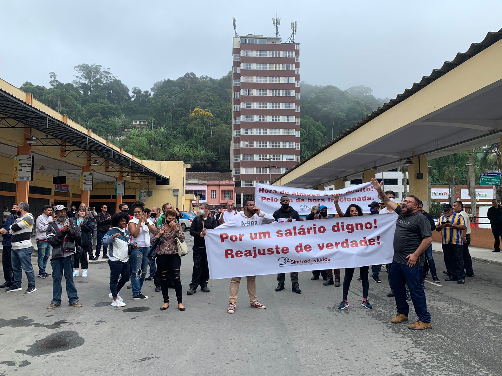 Segundo dia sem ônibus: greve dos rodoviários segue nesta quinta-feira