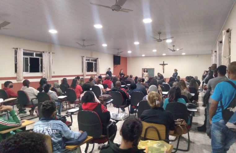 Alunos da Escola Municipal Vereador José Fernandes retomam aulas na próxima semana: escola ainda está sendo usada como ponto de abrigo