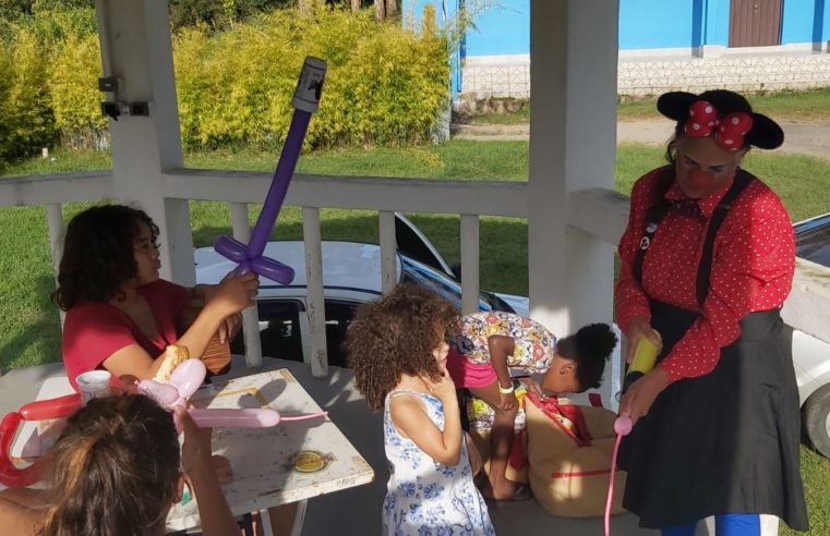 Crianças têm tarde de recreação em abrigo do Caxambu