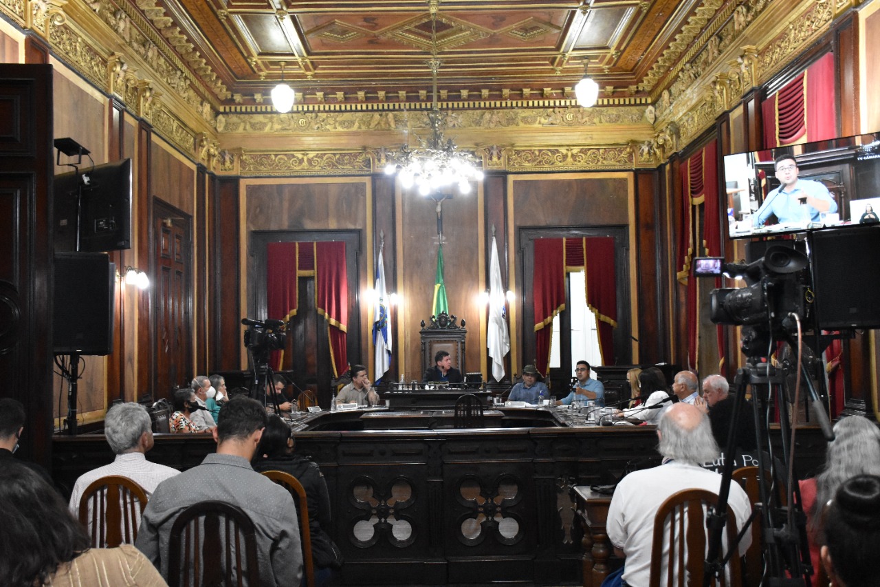 Audiência pública na Câmara Municipal busca solução para impasse sobre projetos habitacionais em terreno no Caetitu