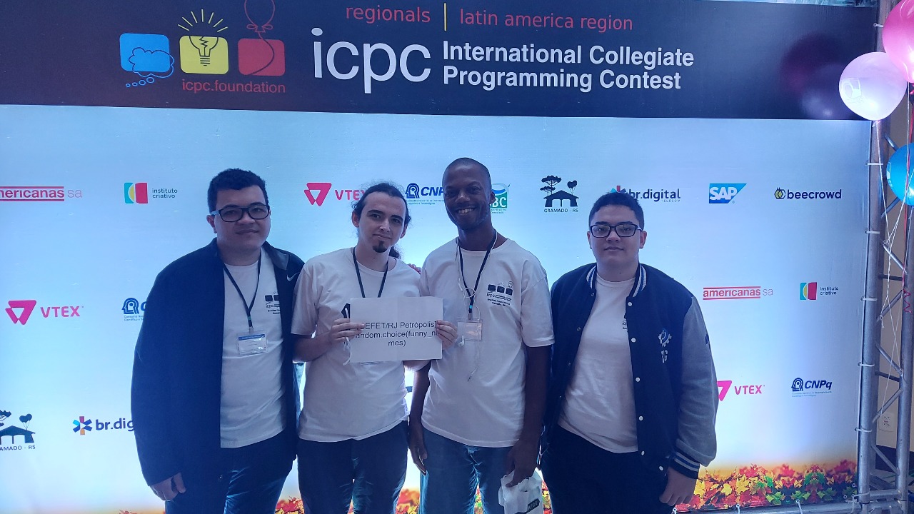 Alunos do Cefet/RJ Petrópolis participam da final nacional da Maratona de Programação e vencem competição paralela de hardware