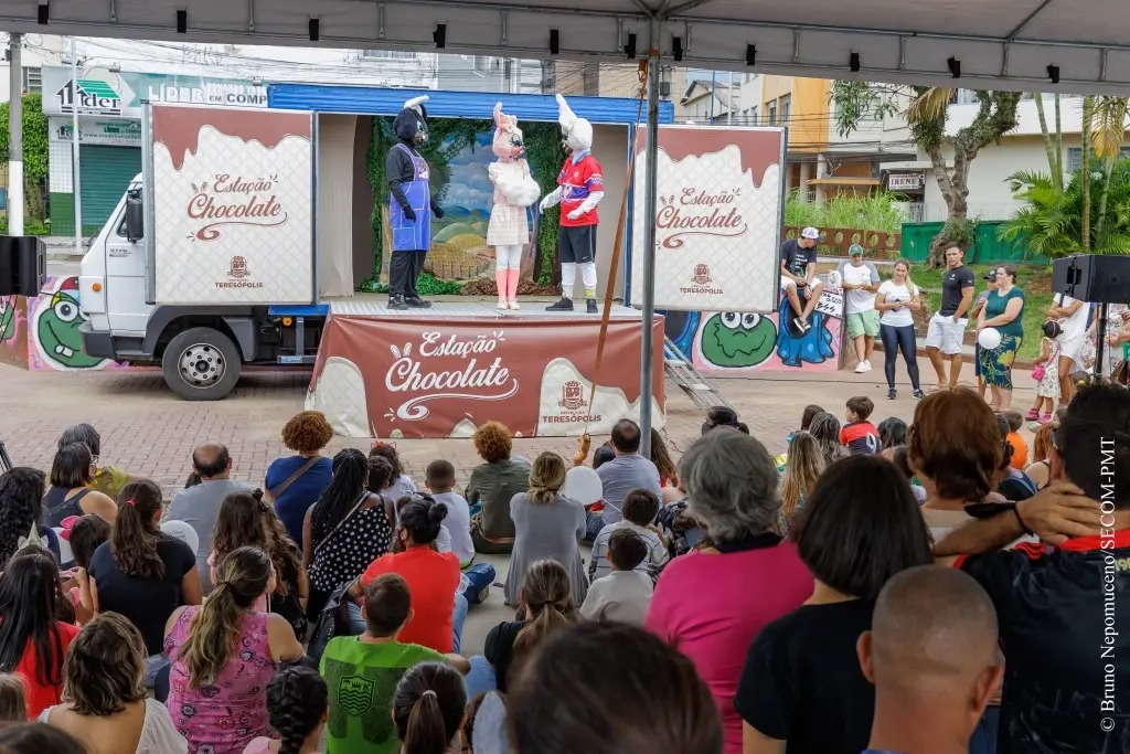 ‘Estação Chocolate’ anima famílias nas praças Olímpica e da Matriz de Santa Teresa, em Teresópolis
