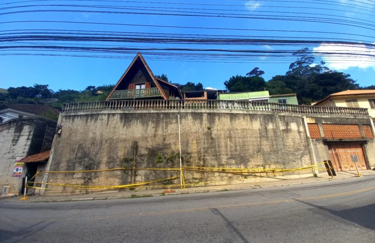 Prefeitura notifica dono de imóvel com risco de desabamento no Quissamã