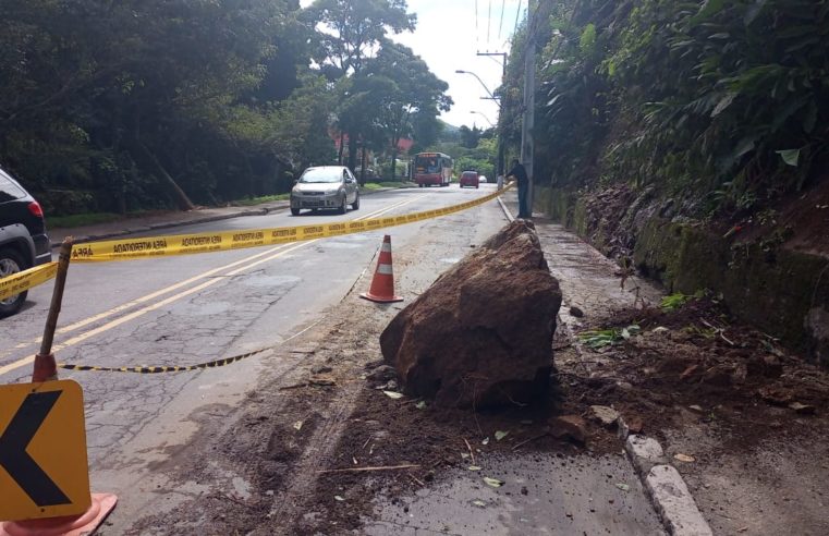 Rua Coronel Veiga funciona em meia pista