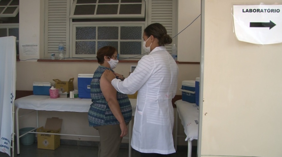 Idosos acima de 60 anos já podem se vacinar contra a influenza, em Petrópolis