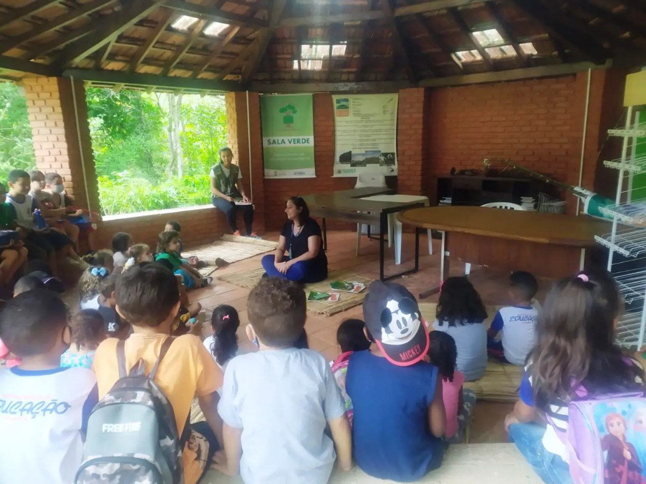 Alunos da Escola Municipal Pedro Torres Leite participam de atividade ambiental no Parque Montanhas de Teresópolis