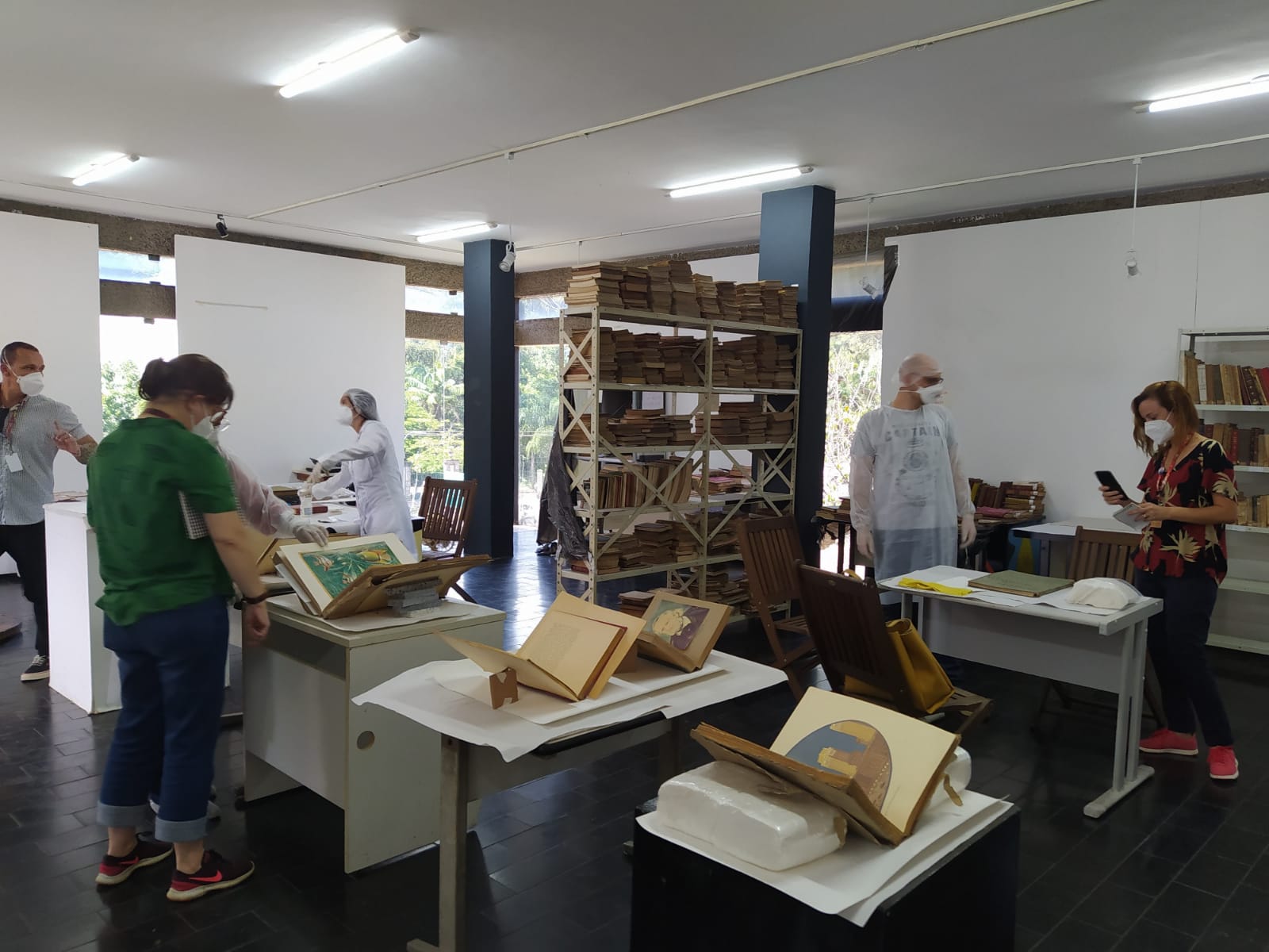 IMC recebe visita técnica da Fiocruz para avaliar arquivo da Biblioteca