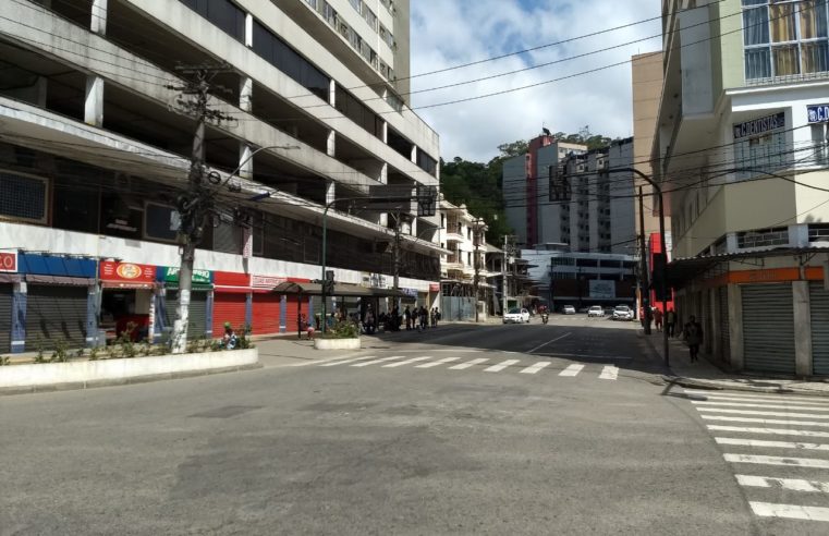 Ruas de Petrópolis continuam interditadas