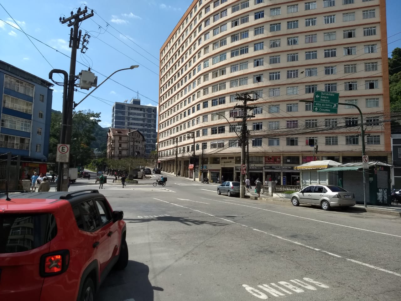 Ao menos três ruas no Centro de Petrópolis ainda estão interditadas