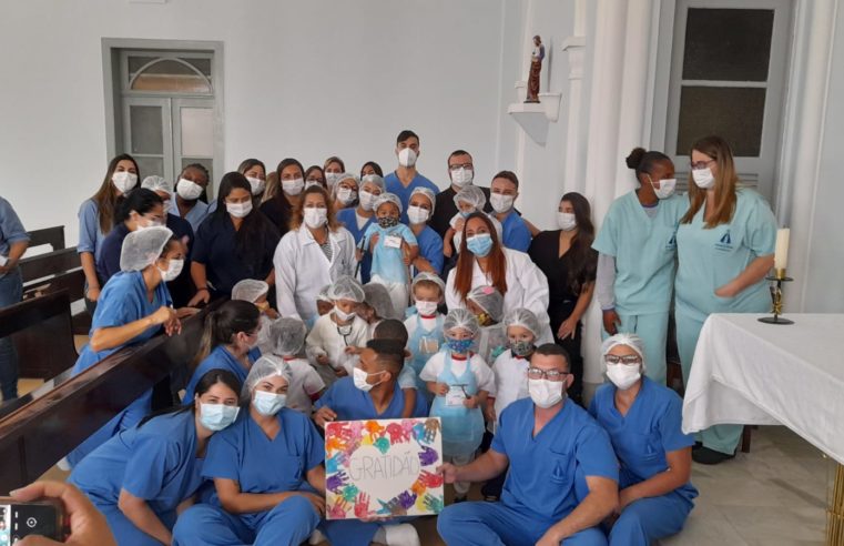 Alunos da Educação Infantil da rede municipal participam do projeto “Pandemórias” que homenageia os profissionais da Saúde