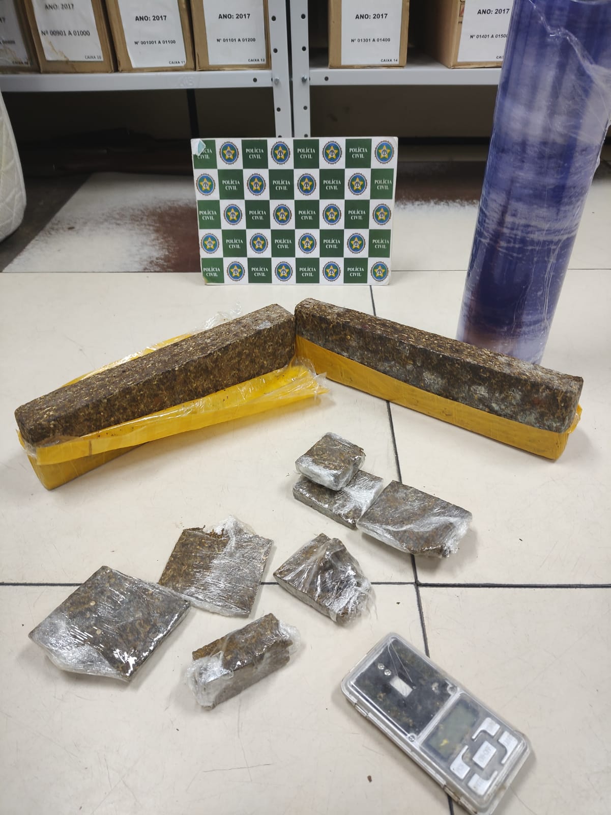 Traficante é preso em casa, no distrito de Itaipava, em Petrópolis, com 3kg de maconha