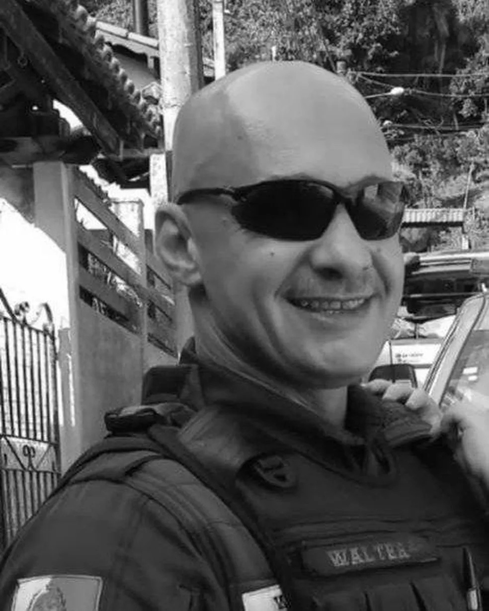 PM morre após colidir com viatura na traseira de caminhão em Nova Friburgo