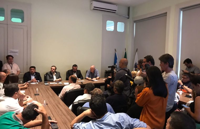 Durante coletiva, governador Cláudio Castro anuncia acordo para o pagamento do aluguel social