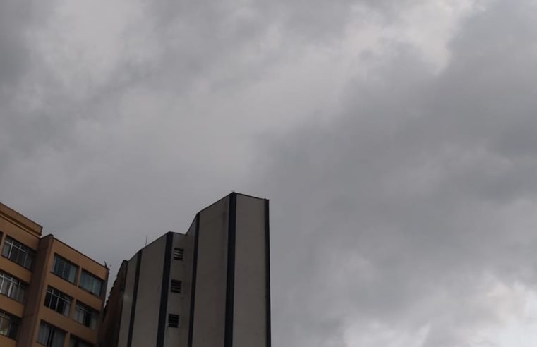 Defesa Civil emite aviso por SMS para alertar a previsão de chuva moderada a forte para o município