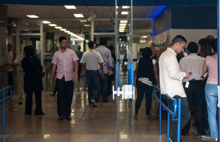 Agências bancárias fecham as portas nos feriados