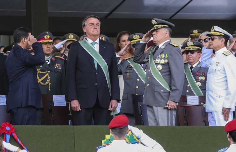 Exército está presente em momentos difíceis do país, diz presidente