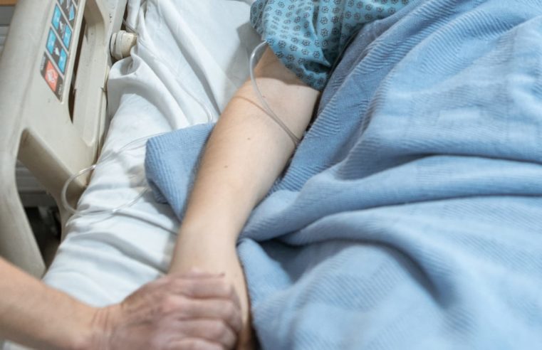 Familiares já podem visitar pacientes internados no HAC e Upas a partir deste sábado