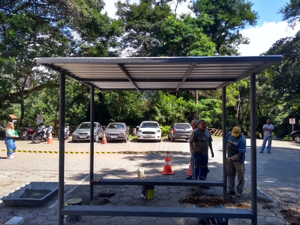 CPTrans revitaliza sinalização e troca abrigo de ônibus no Hospital Alcides Carneiro