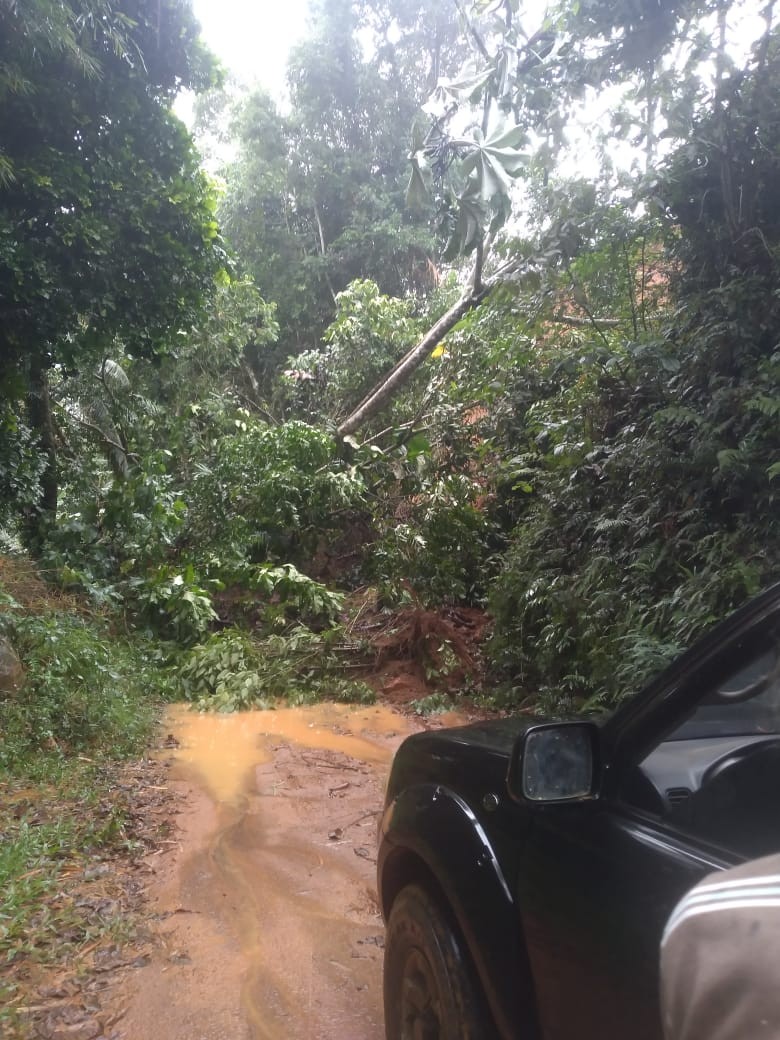 Prefeitura retira barreiras em alguns pontos do distrito de Lumiar