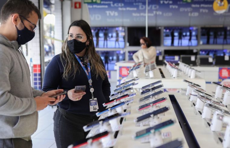 Otimismo dos comerciantes melhora em maio, diz CNC