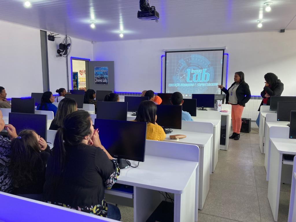 CRAS Bonsucesso promove atividades do Maio Laranja na sede da unidade e na Escola Municipal Francisco Maria Dállia