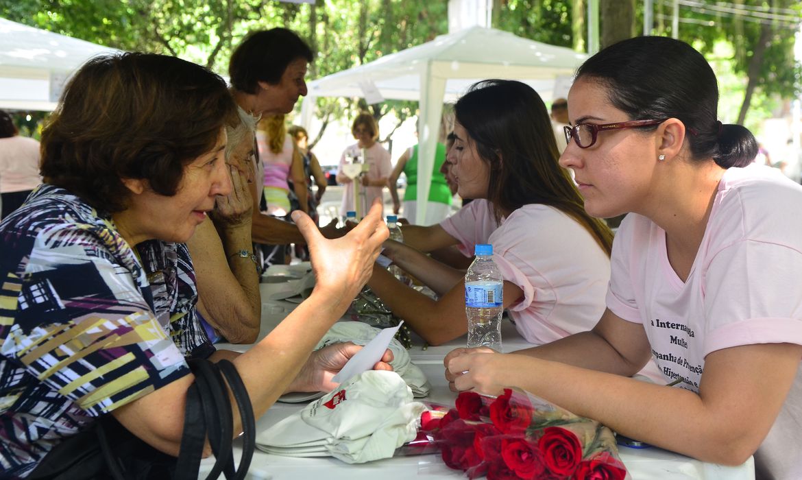 Cuidados com a saúde devem ser priorizados em todas as fases da vida da mulher