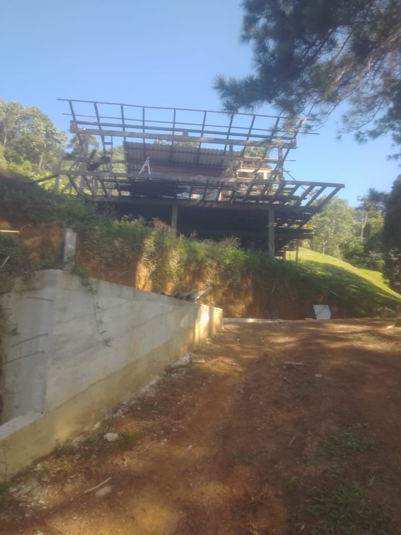 Informação do Linha Verde leva polícia a flagrar construção irregular em Nova Friburgo