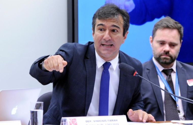 Deputados aprovam piso nacional de R$ 4,7 mil para enfermeiros