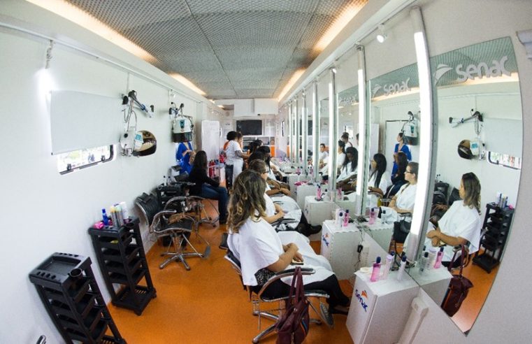 Escola Móvel de Beleza do Senac RJ chega a Petrópolis com oferta de 126 vagas em cursos gratuitos de qualificação profissional