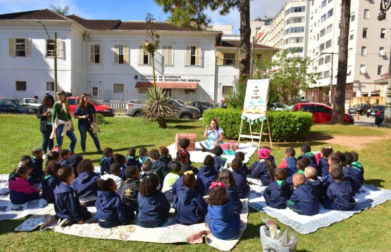 Secretaria de Educação inicia projeto “De Conto em Conto” nas escolas e centros de Educação Infantil