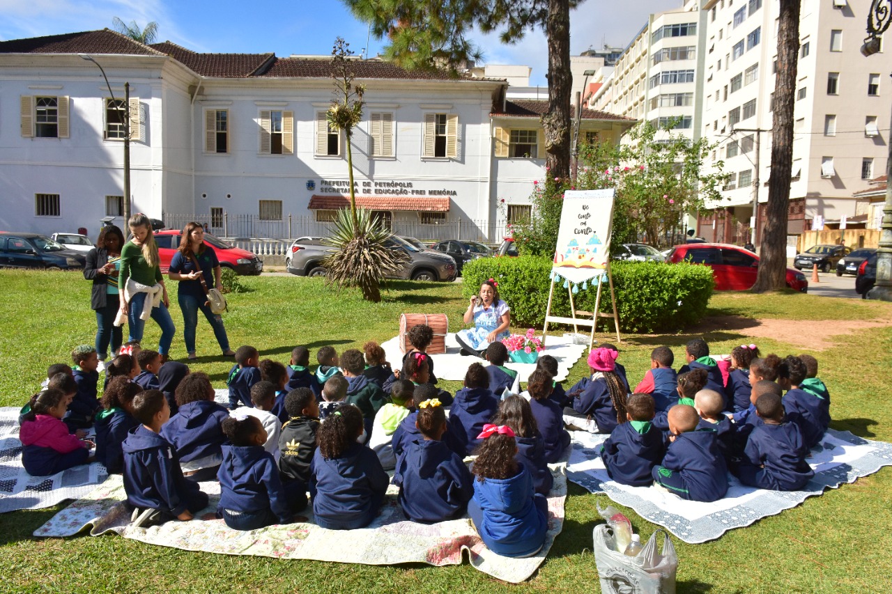 Secretaria de Educação inicia projeto “De Conto em Conto” nas escolas e centros de Educação Infantil