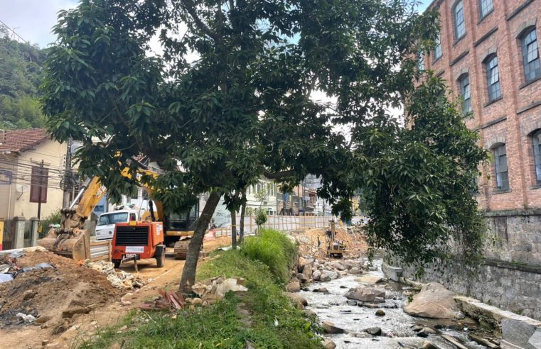 Obras pós tragédia já estão em andamento, em Petrópolis, mas população pede agilidade