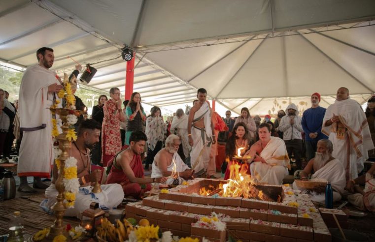 Sucesso de público, I Festival Indiano de Vedanta e Autoconhecimento lota Parque Municipal em Itaipava e entra para o calendário oficial de eventos do município