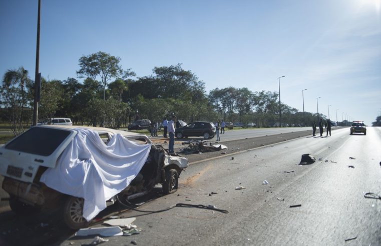 Em 2021, 5 mil pessoas morreram em 64 mil acidentes de carro