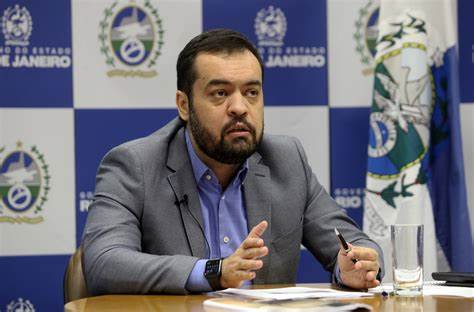 Governador Cláudio Castro convoca mais 443 professores para a rede estadual