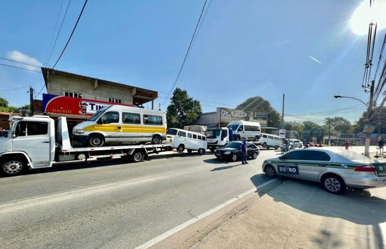 Detro-RJ realiza operação em Nova Iguaçu para reprimir transporte irregular