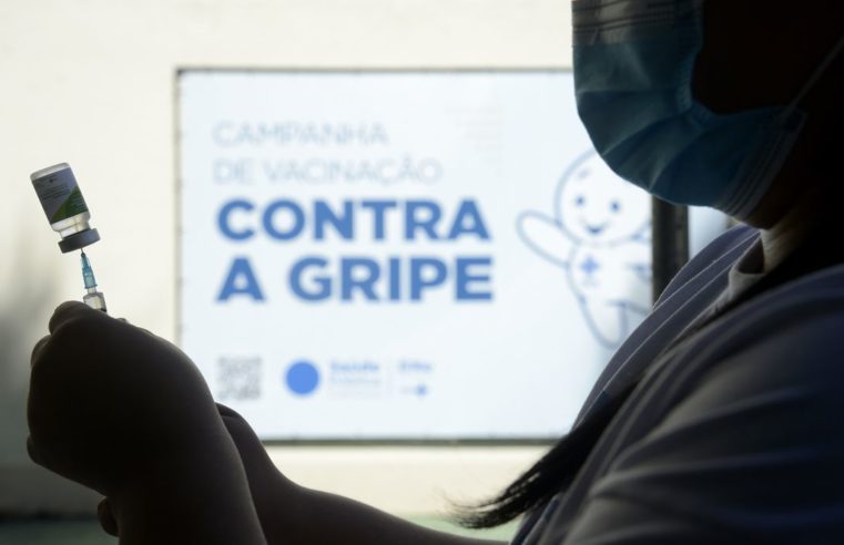 Rio de Janeiro vacina grupos prioritários de 30 a 39 anos contra gripe