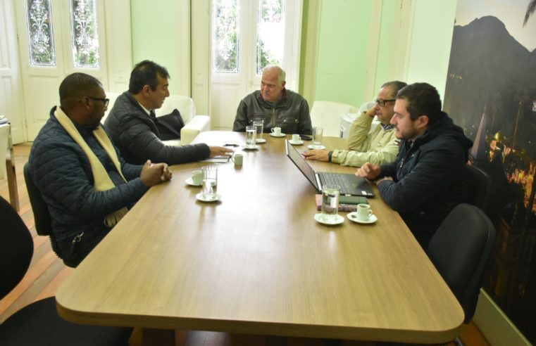 Prefeito se reúne com deputado federal Vinicius Farah para alinhar destinação de emendas parlamentares para as áreas da Saúde e Assistência Social