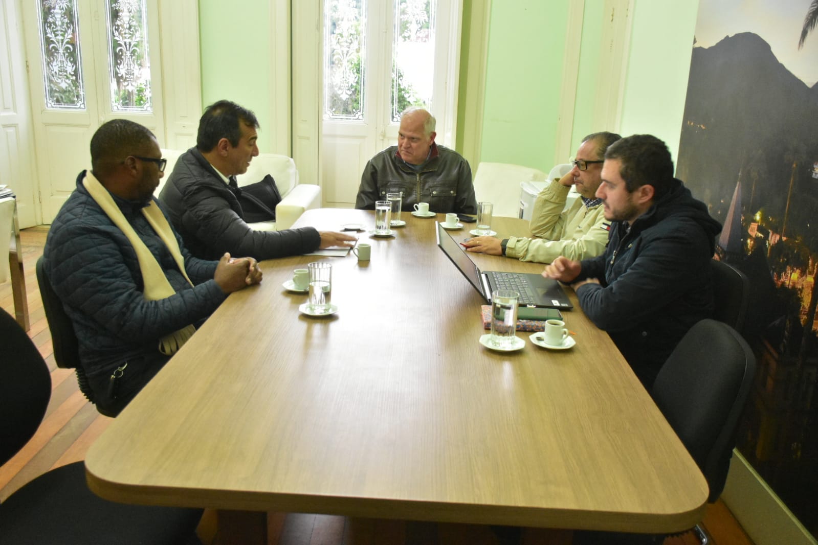 Prefeito se reúne com deputado federal Vinicius Farah para alinhar destinação de emendas parlamentares para as áreas da Saúde e Assistência Social