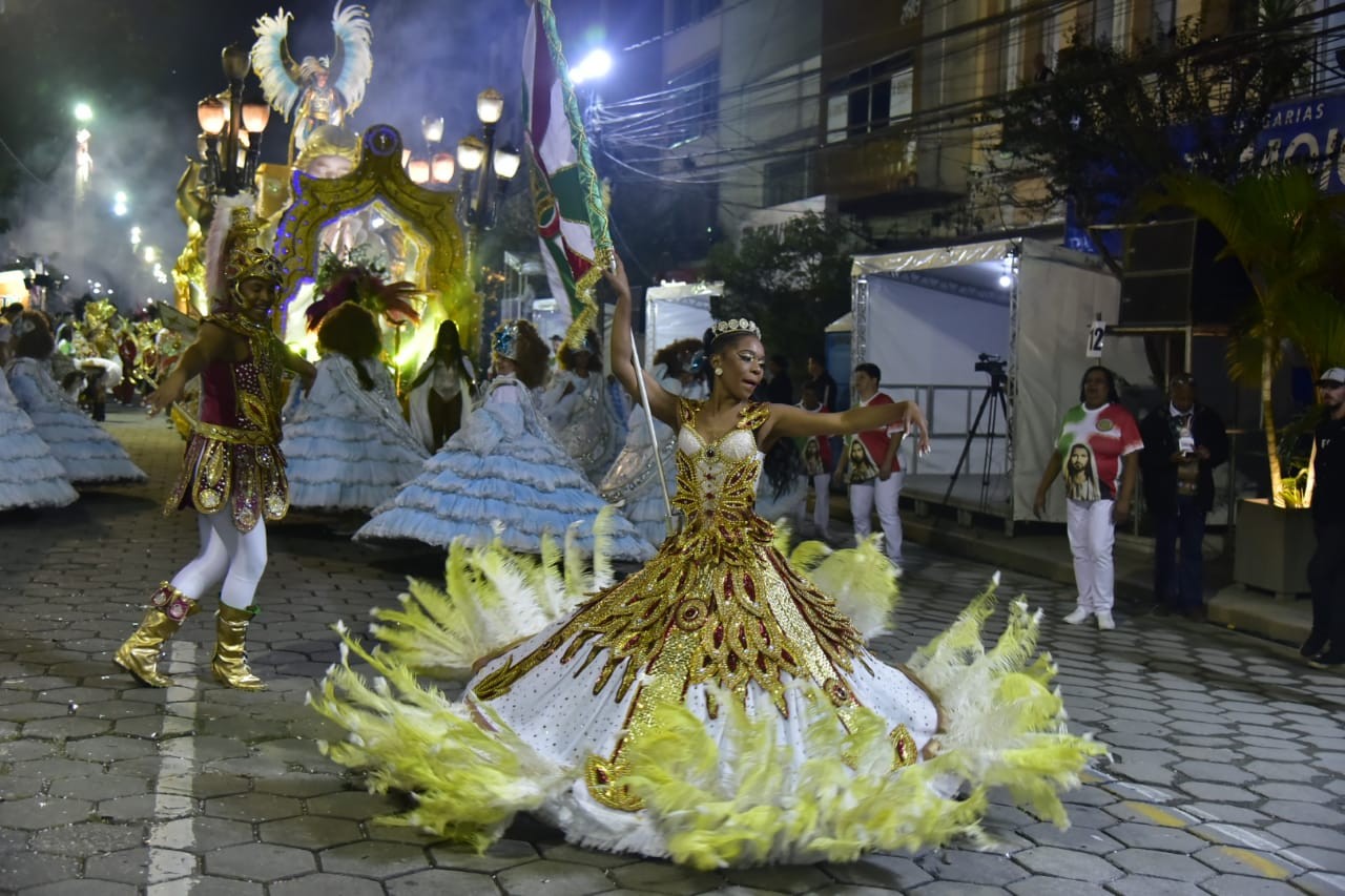 Vilage e Unidos do Imperador levam os títulos dos grupos especial e a do Carnaval 2022