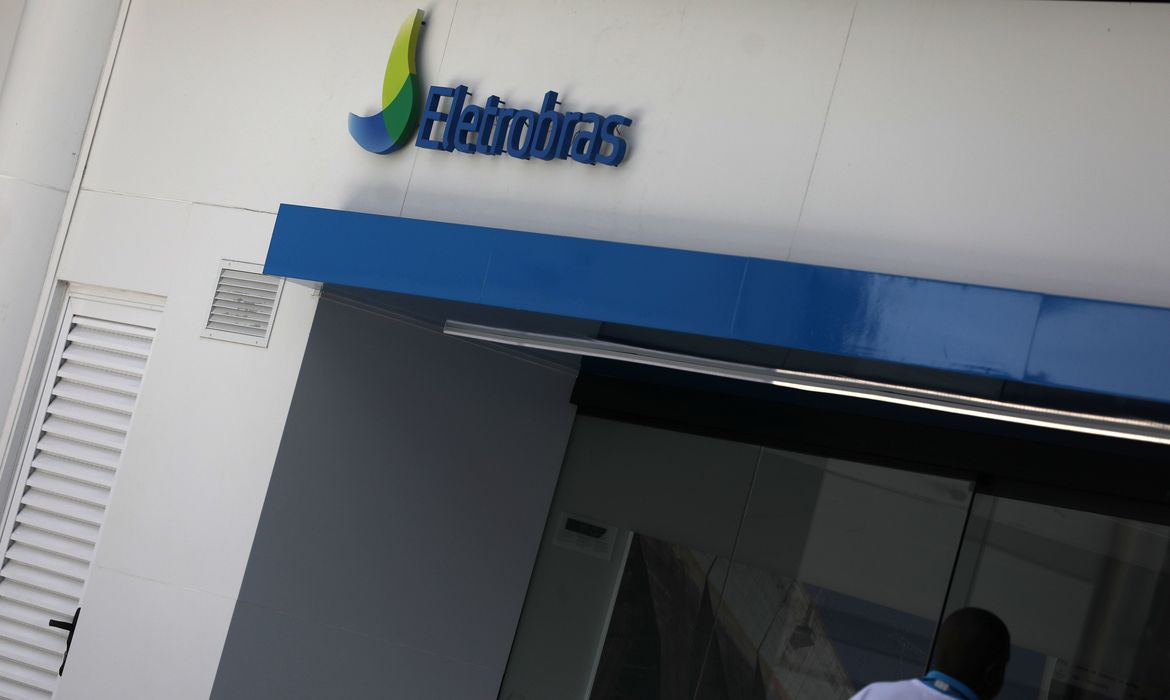 Justiça suspende assembleia que é parte de privatização da Eletrobras
