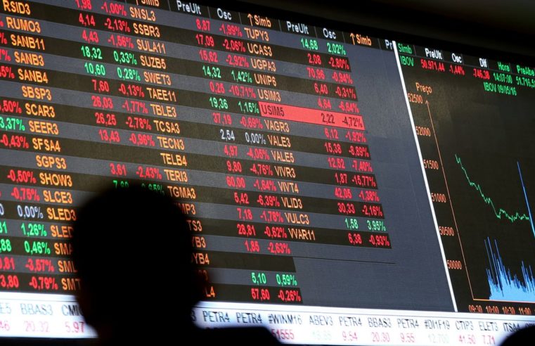 Ibovespa cai 2,83% puxada por forte queda da Petrobras