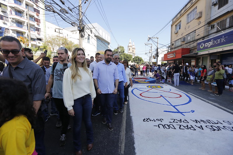 Cláudio Castro visita os tapetes de Corpus Christi em São Gonçalo