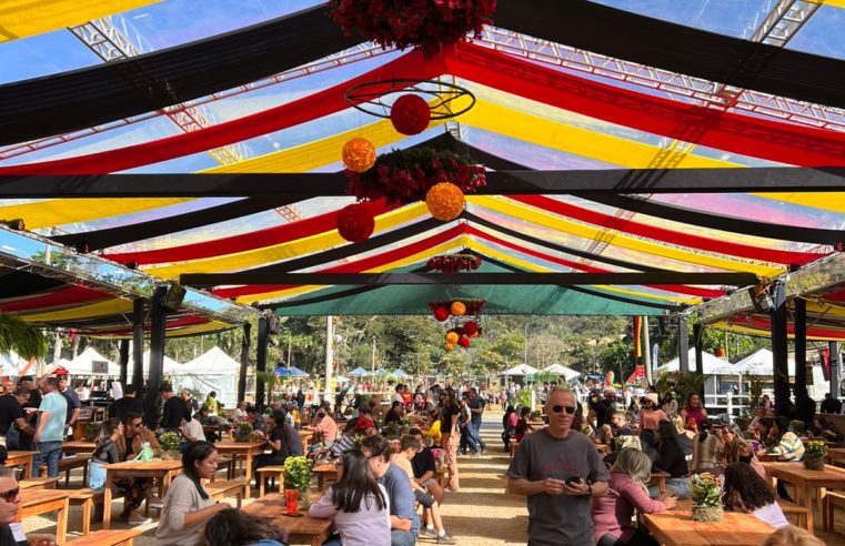 Oktoberfest supera expectativa, chega a ter 10 mil pessoas em único dia e aumenta em 30% procura por hospedagem na cidade