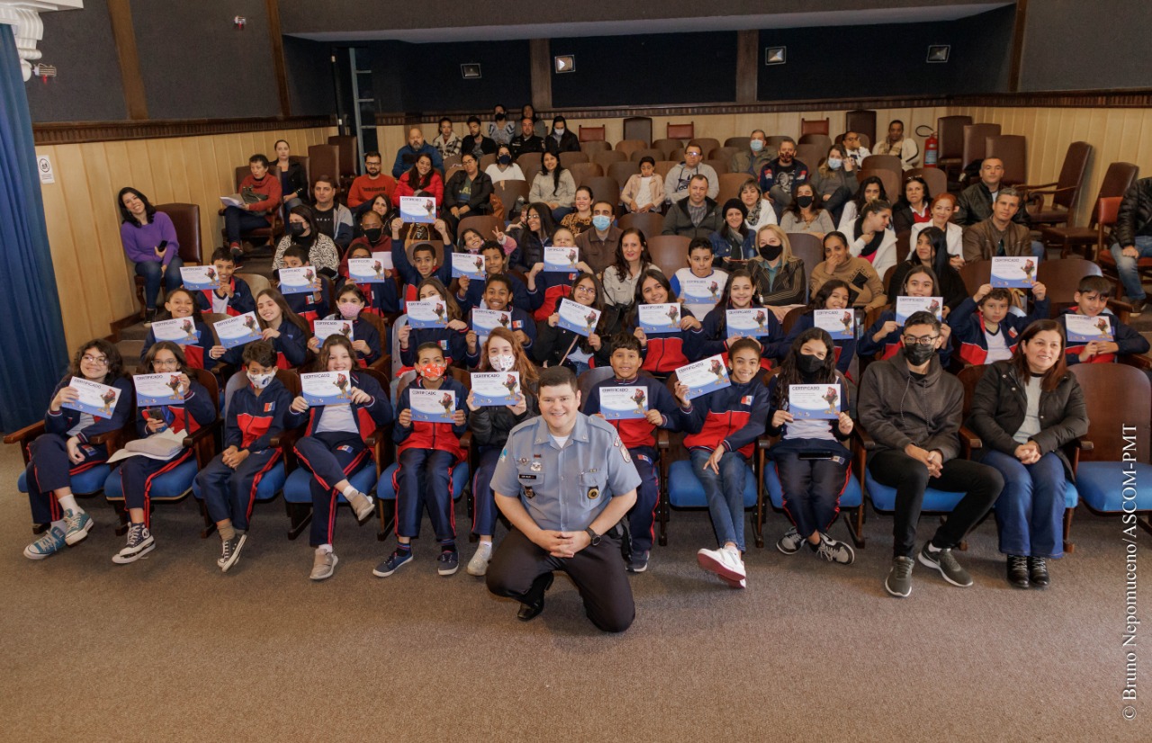 Não às drogas: Alunos da Escola Municipal Antonio Santiago se formam no Proerd