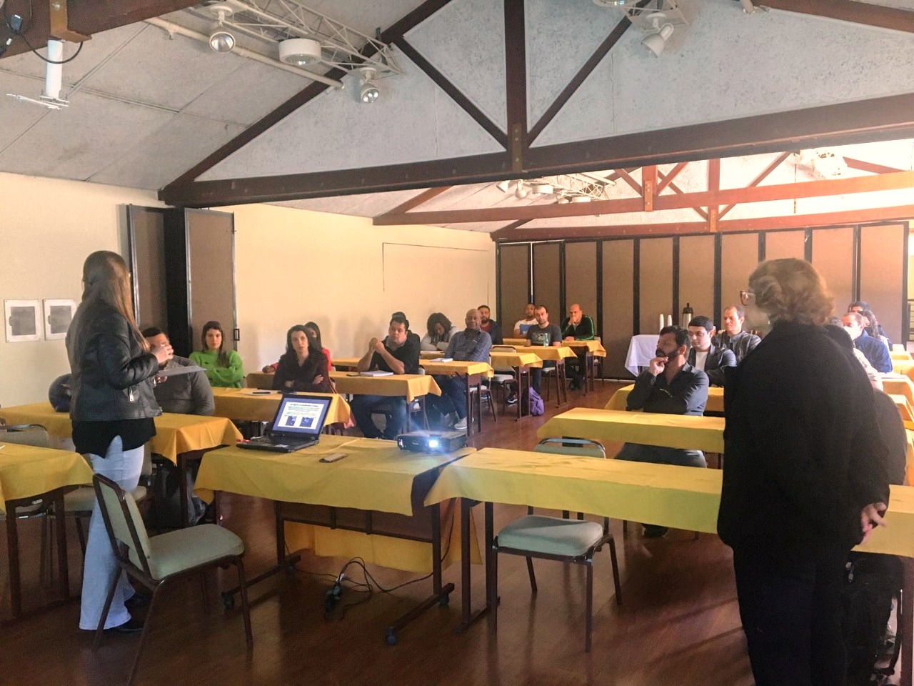 Profissionais de Petrópolis passam pelo Qualifica Turismo, programa de atualização do setor