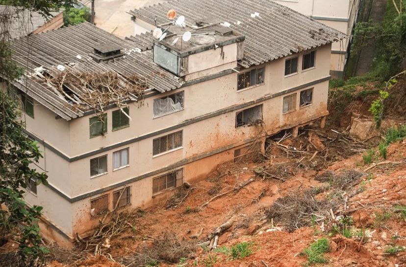 Governador Claudio Castro anuncia obras no Caxambu e BNH do Sargento Boening