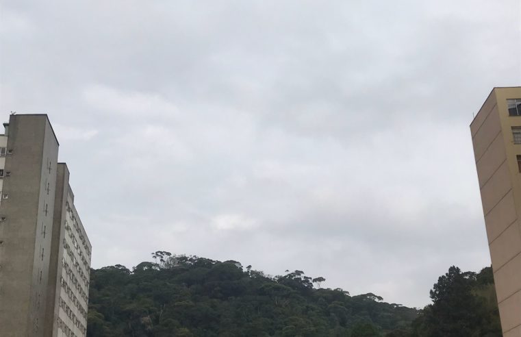 Passagem de frente fria deixa tempo instável no município, com possibilidade de chuva moderada a forte