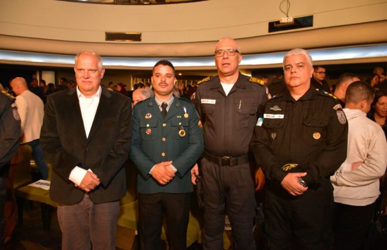 Documentário sobre policial militar que ajudou no resgate às vítimas da chuva de fevereiro é exibido