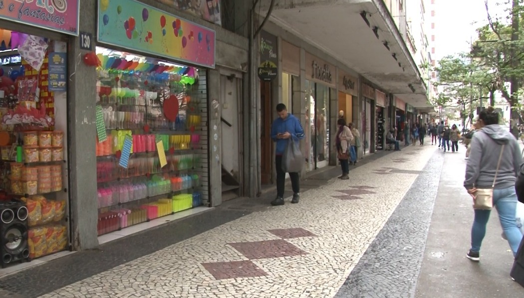 Comércio petropolitano pode funcionar no feriado de Corpus Christi